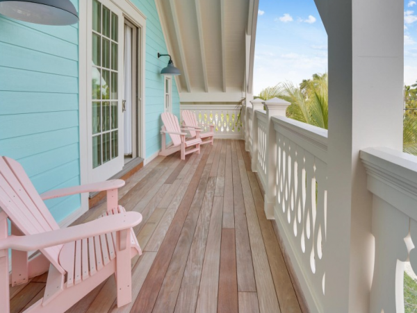 Holmes Beach Walk to Beach 2 Bedroom Pool Rental Sleeps 6
