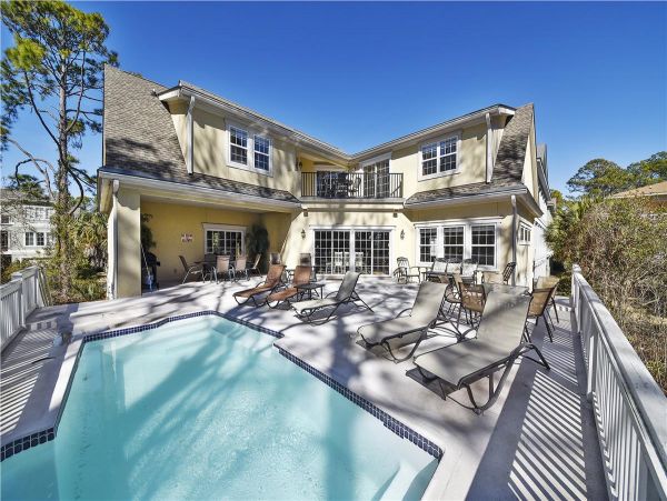 Six Bedroom Home in Hilton Head With Pool & Deck