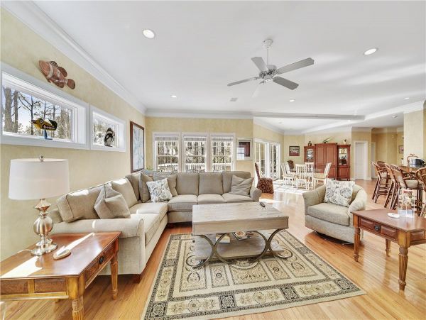 Six Bedroom Home in Hilton Head With Pool & Deck