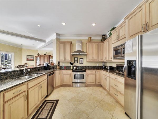 Six Bedroom Home in Hilton Head With Pool & Deck