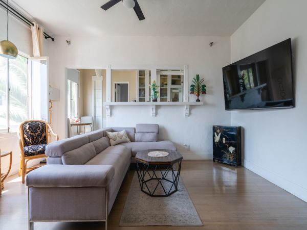 Los Angeles Home 1006650