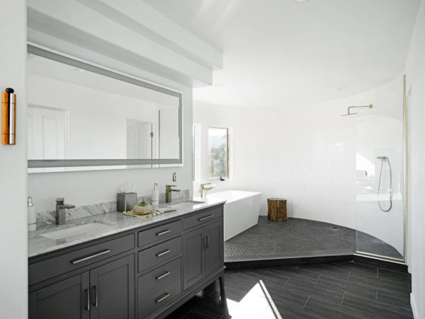 Luxury Five Bedroom Vacation Rental with Stunning Views