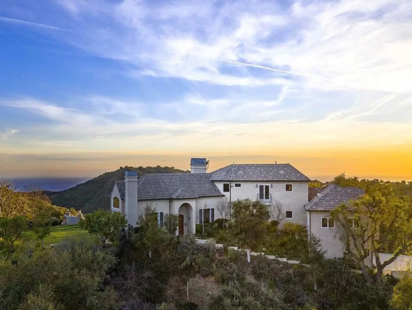 Luxury Five Bedroom Vacation Rental with Stunning Views