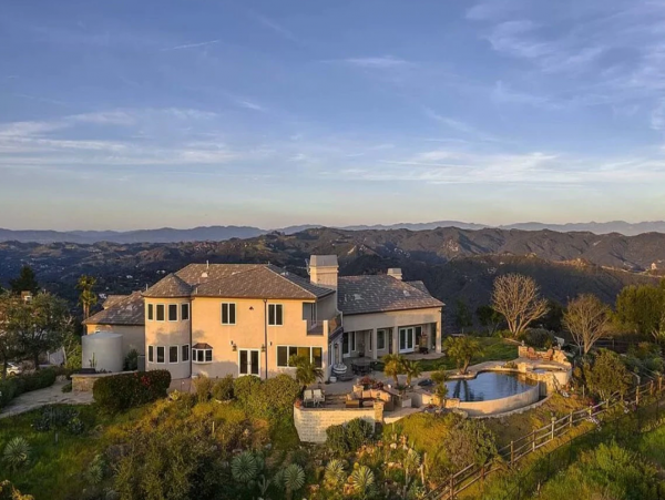 Luxury Five Bedroom Vacation Rental with Stunning Views