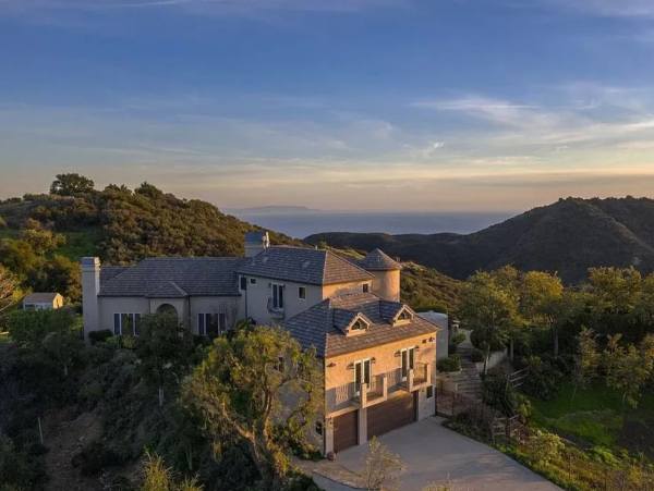 Luxury Five Bedroom Vacation Rental with Stunning Views