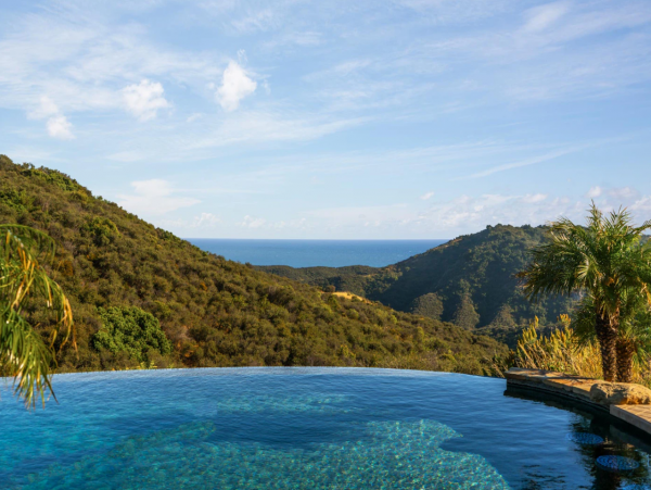 Luxury Five Bedroom Vacation Rental with Stunning Views