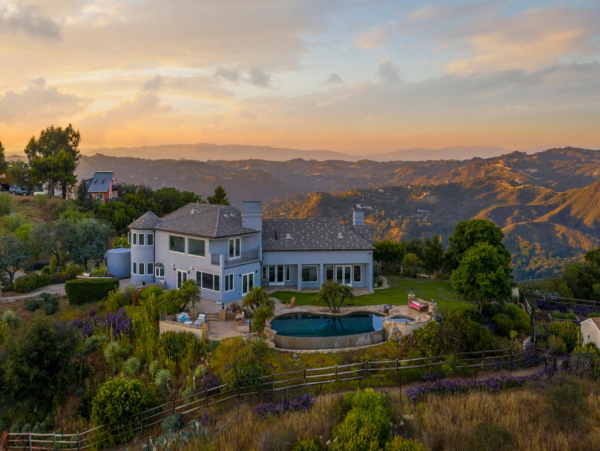 Luxury Five Bedroom Vacation Rental with Stunning Views