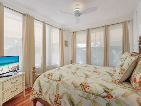 Luxury Sarasota Vacation Pool Home Four Bedrooms Sleeps 8