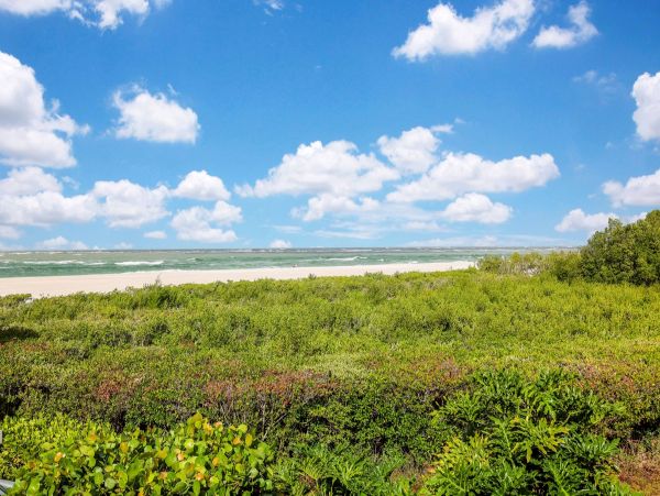 Beachfront 3 Bedroom Vacation Rental in Longboat Key
