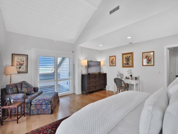 Beachfront 3 Bedroom Vacation Rental in Longboat Key