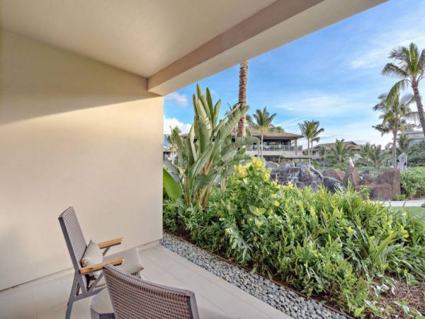 Lahaina On Beach Vacation Condo Three Bedrooms Sleeps 8