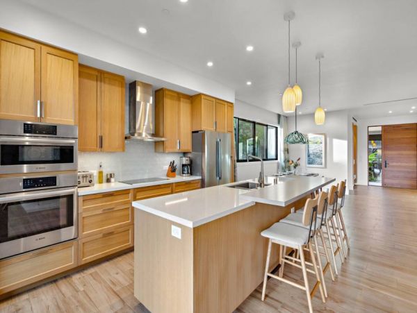 Lahaina On Beach Vacation Condo Three Bedrooms Sleeps 8