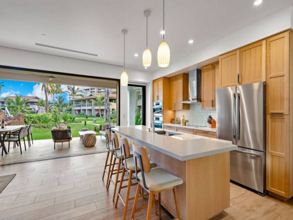 Lahaina On Beach Vacation Condo Three Bedrooms Sleeps 8