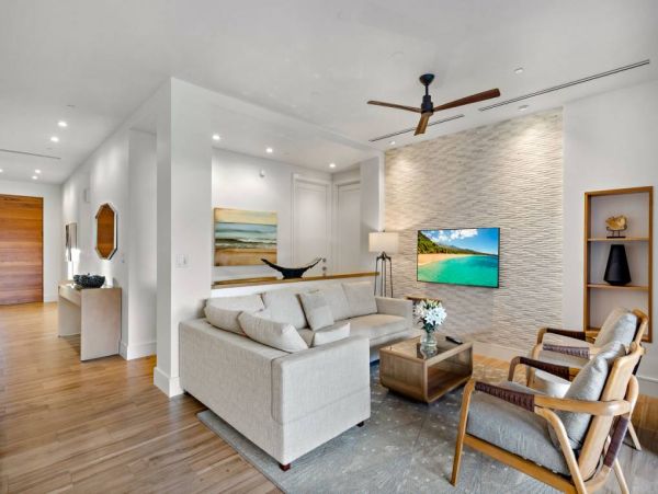 Lahaina On Beach Vacation Condo Three Bedrooms Sleeps 8