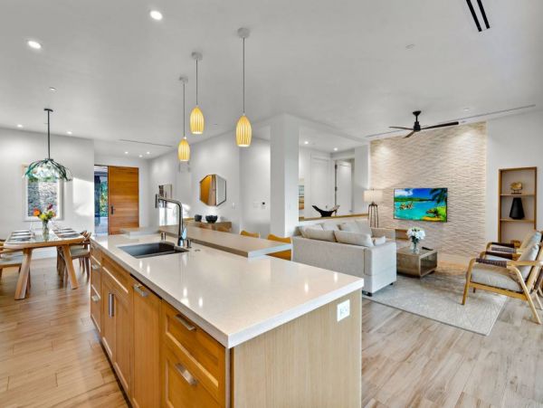 Lahaina On Beach Vacation Condo Three Bedrooms Sleeps 8