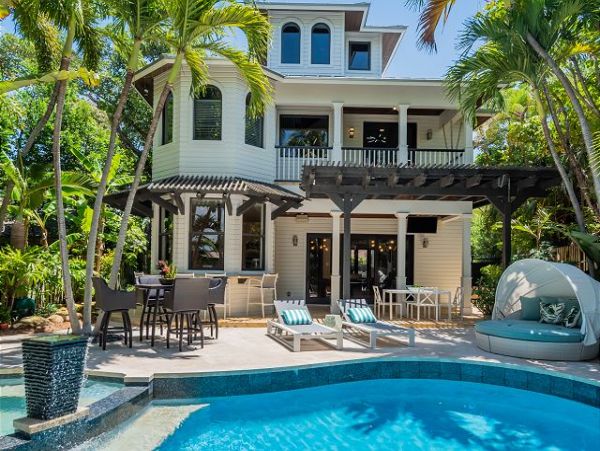 Gorgeous Fort Lauderdale Vacation Home with Pool Canal Front