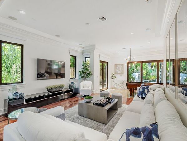 Gorgeous Fort Lauderdale Vacation Home with Pool Canal Front