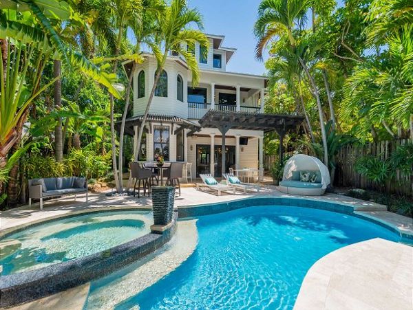 Gorgeous Fort Lauderdale Vacation Home with Pool Canal Front