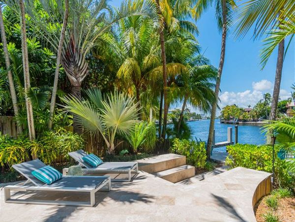 Gorgeous Fort Lauderdale Vacation Home with Pool Canal Front