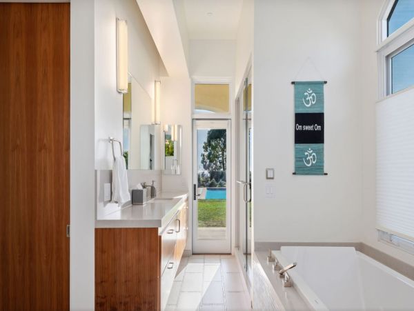 Santa Barbara Contemporary Vacation Home