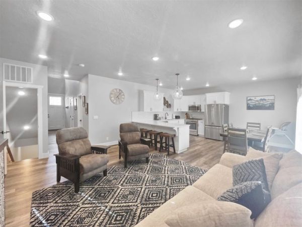 Brighton Home 1006782