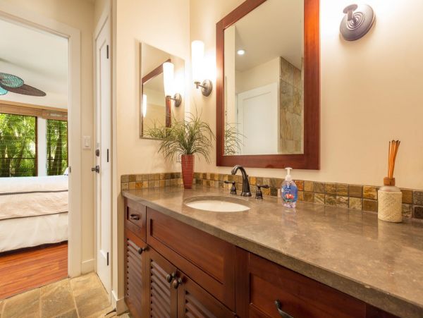 Lahaina Vacation Condo Two Bedroom Sleeps 5 Guests