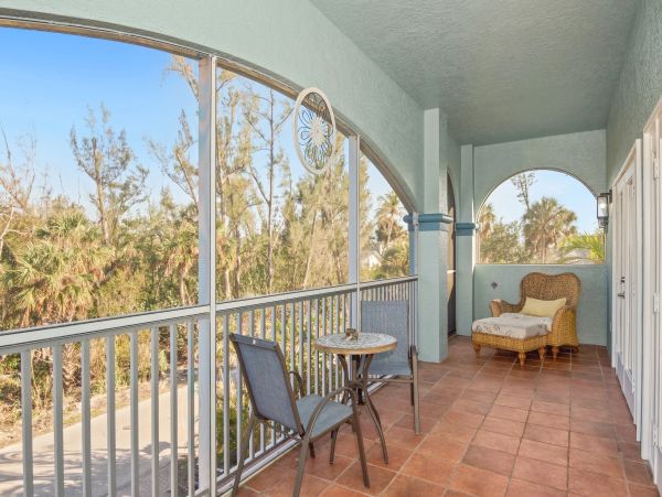 Fort Myers 5 Bedroom Home Heated Pool & Screened Lanai