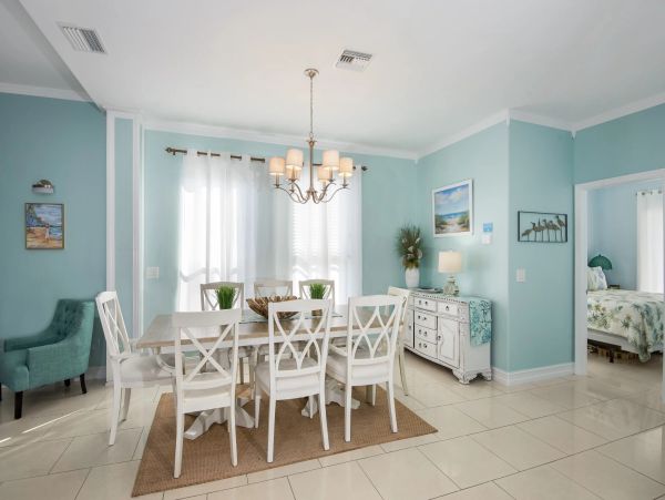Fort Myers 5 Bedroom Home Heated Pool & Screened Lanai