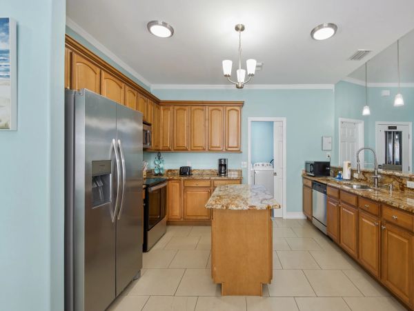 Fort Myers 5 Bedroom Home Heated Pool & Screened Lanai