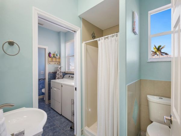 Fort Myers 5 Bedroom Home Heated Pool & Screened Lanai