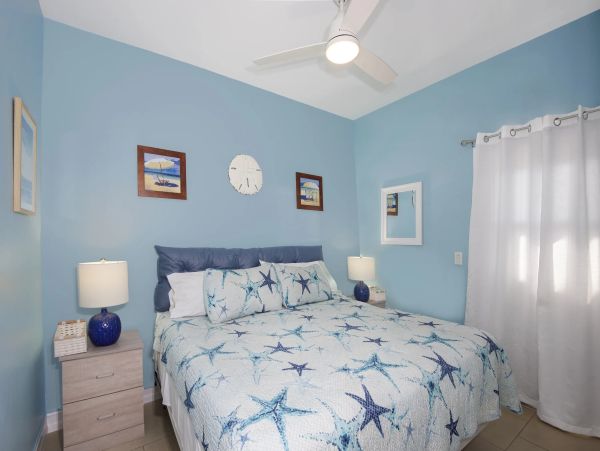 Fort Myers 5 Bedroom Home Heated Pool & Screened Lanai