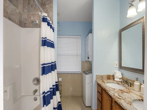 Fort Myers 5 Bedroom Home Heated Pool & Screened Lanai