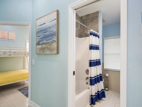Fort Myers 5 Bedroom Home Heated Pool & Screened Lanai