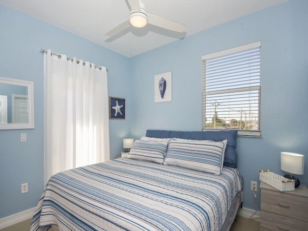 Fort Myers 5 Bedroom Home Heated Pool & Screened Lanai