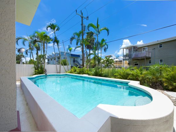 Fort Myers 5 Bedroom Home Heated Pool & Screened Lanai