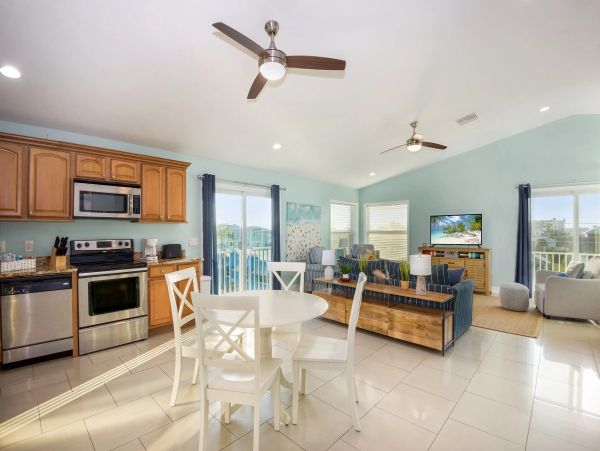 Fort Myers 5 Bedroom Home Heated Pool & Screened Lanai