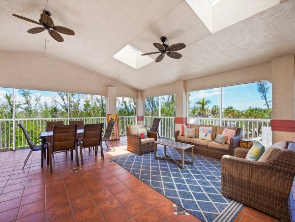 Fort Myers 5 Bedroom Home Heated Pool & Screened Lanai