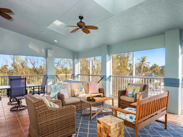 Fort Myers 5 Bedroom Home Heated Pool & Screened Lanai