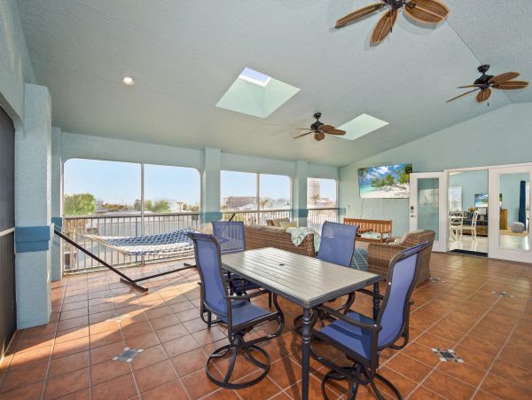Fort Myers 5 Bedroom Home Heated Pool & Screened Lanai