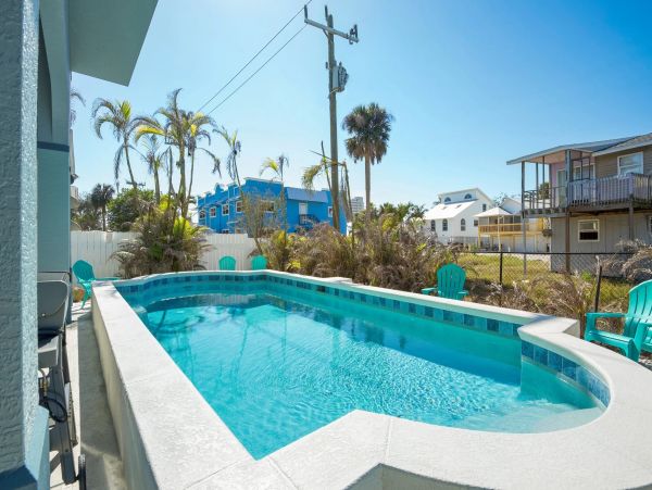 Fort Myers 5 Bedroom Home Heated Pool & Screened Lanai