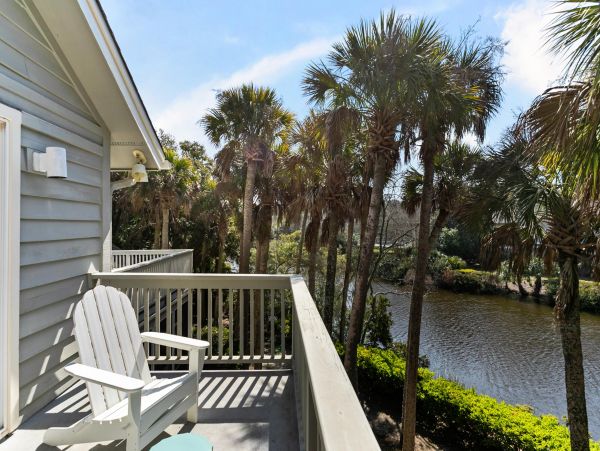 Perfect Carolina Getaway with 6 Bedrooms and Lagoon Views