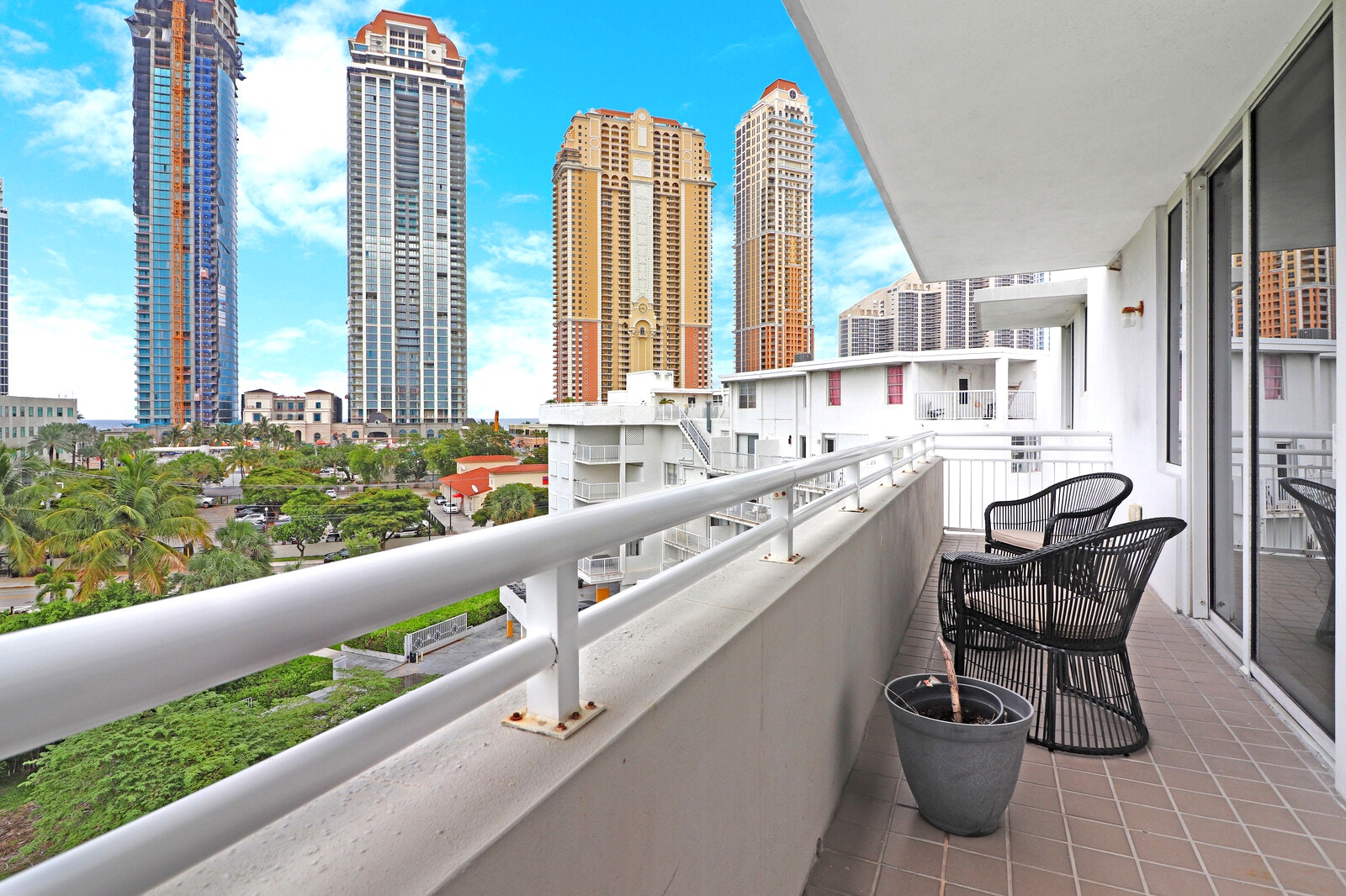 Beautiful 3 Bedroom Vacation Rental with Rooftop Pool
