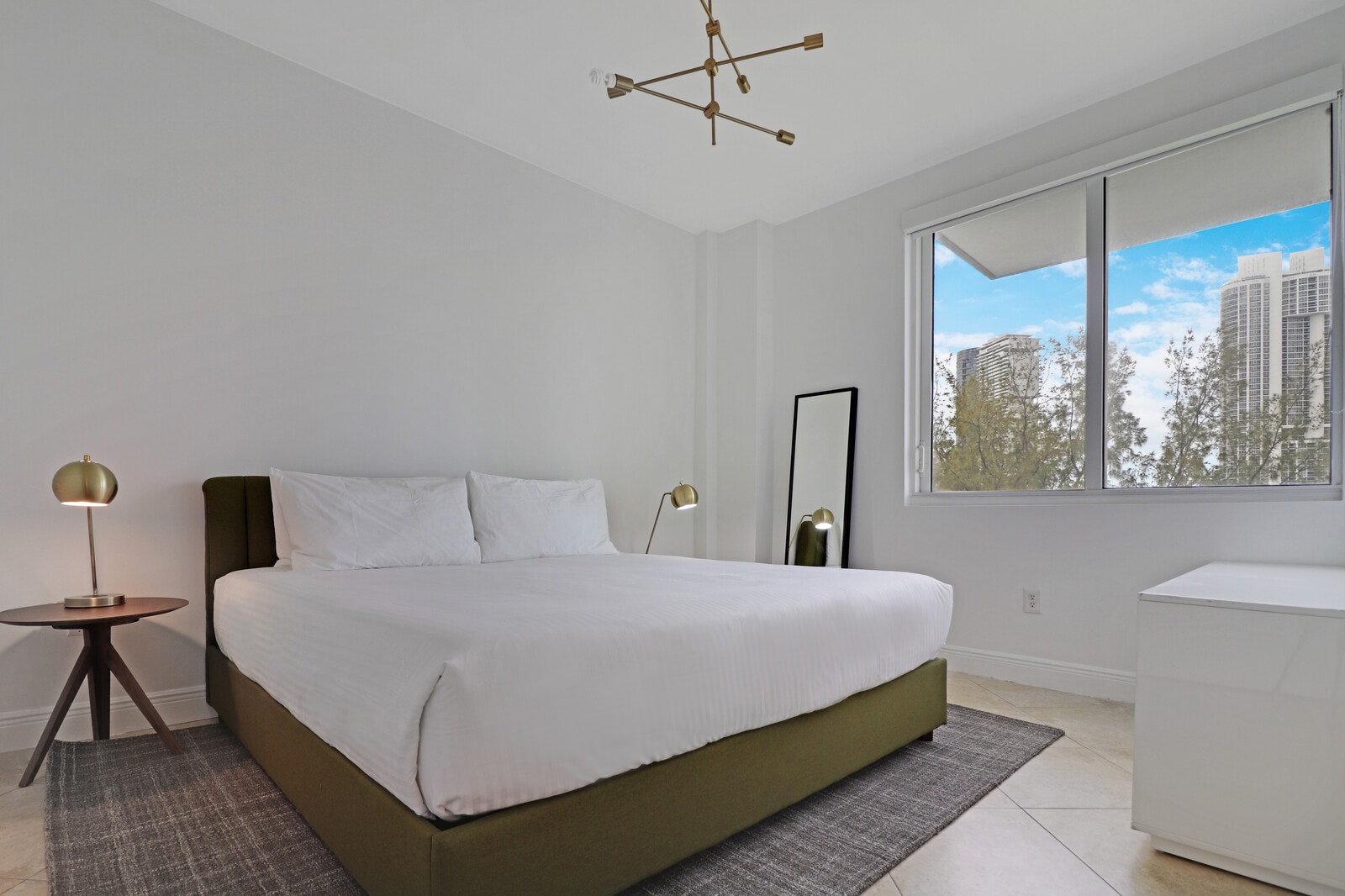 Beautiful 3 Bedroom Vacation Rental with Rooftop Pool