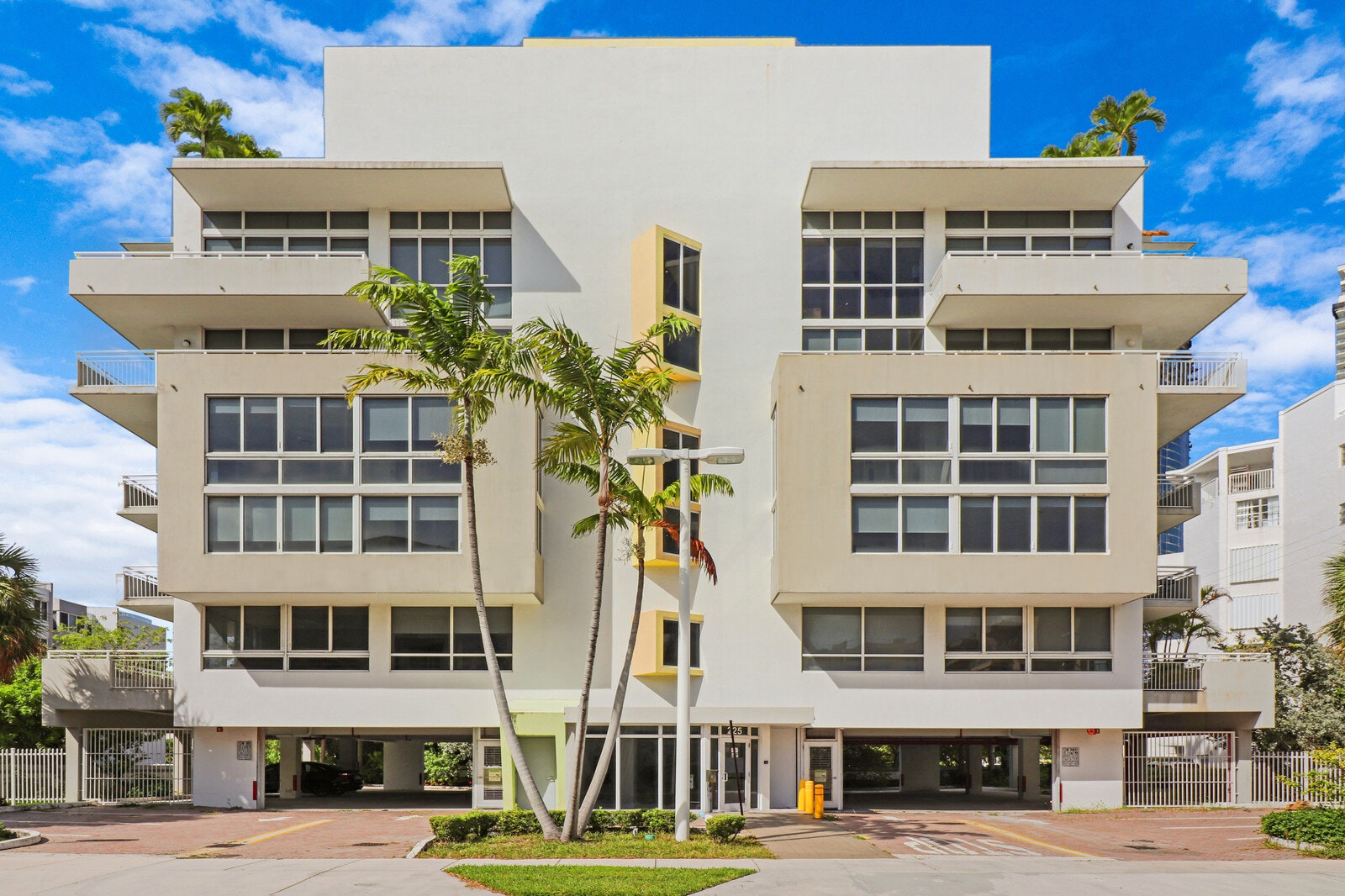 Beautiful 3 Bedroom Vacation Rental with Rooftop Pool
