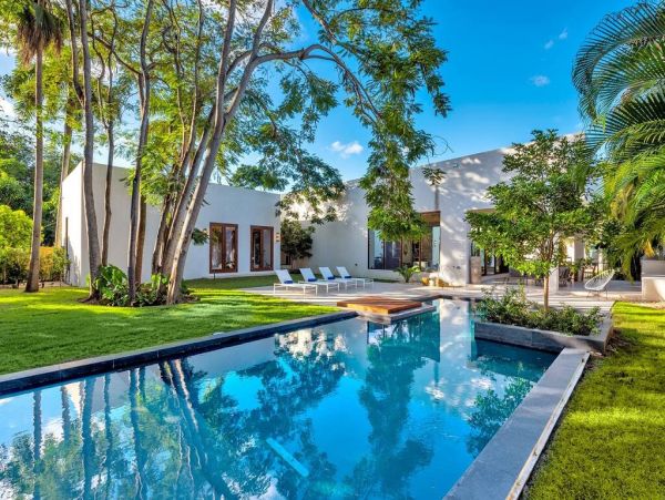 Miami Shores Modern Villa Rental - Luxury Miami Area Group Accommodation