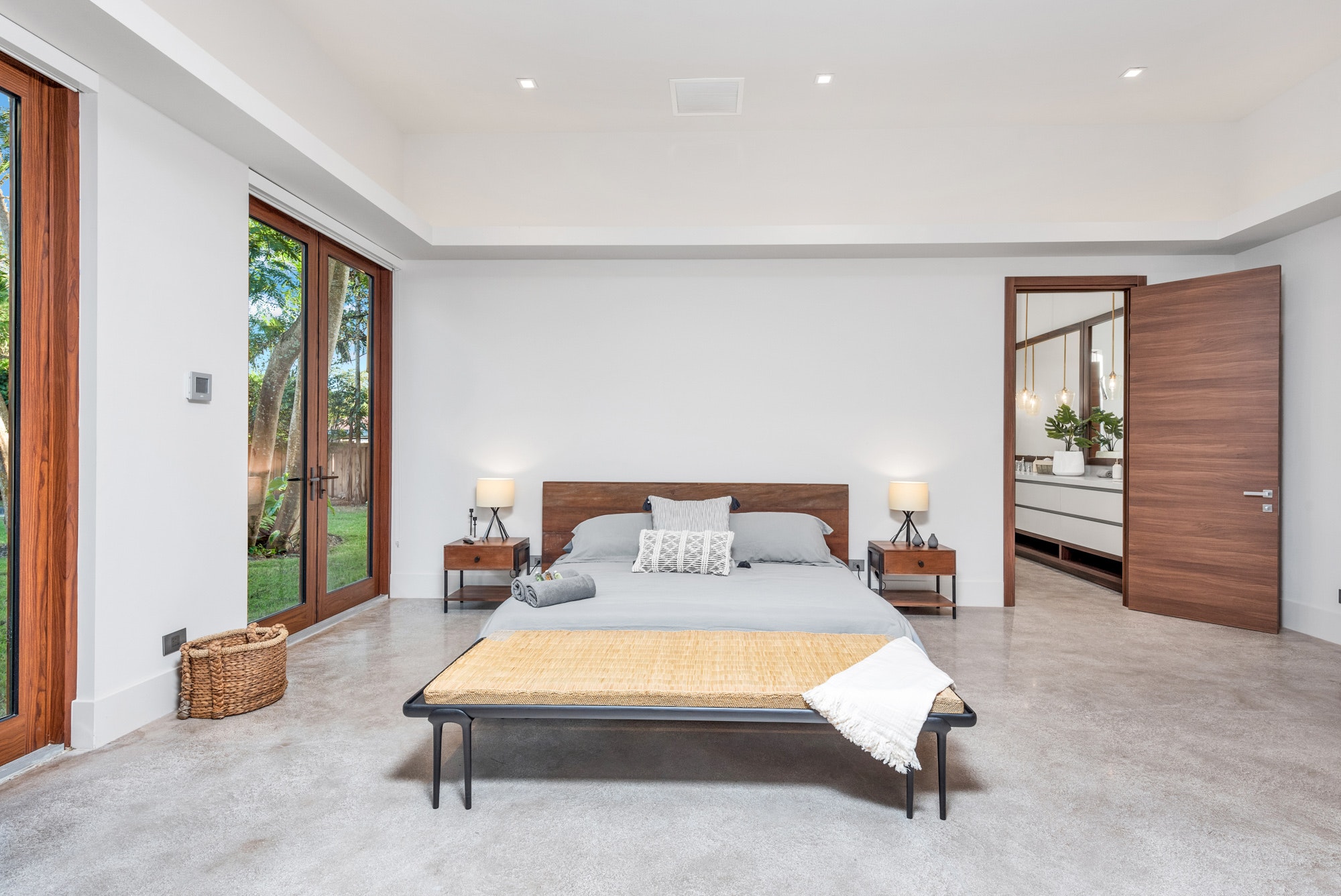 Miami Shores Modern Villa Rental - Luxury Miami Area Group Accommodation