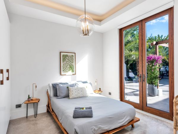Miami Shores Modern Villa Rental - Luxury Miami Area Group Accommodation