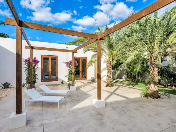 Miami Shores Modern Villa Rental - Luxury Miami Area Group Accommodation