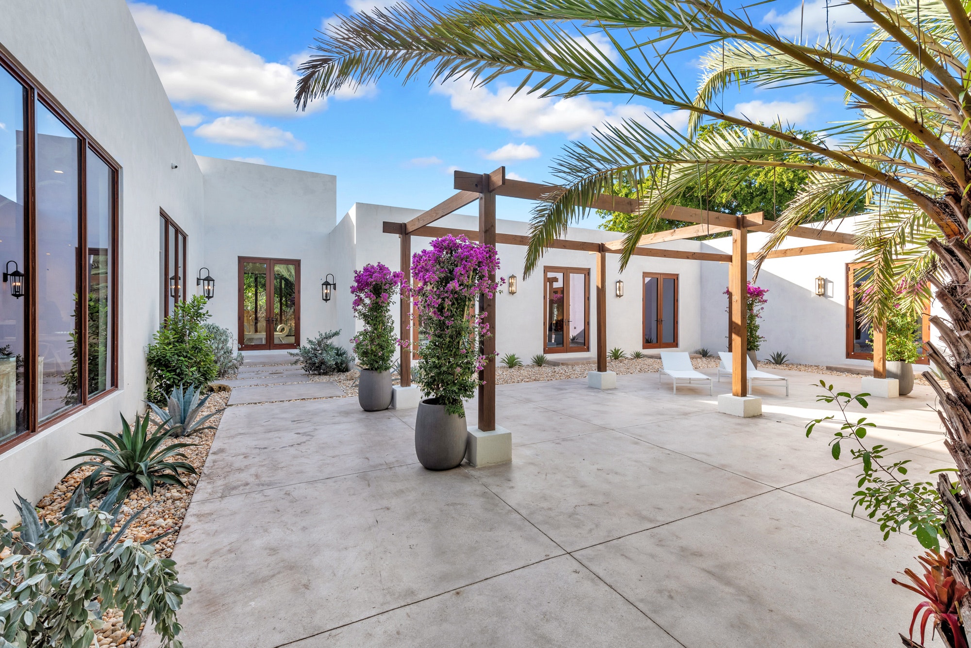 Miami Shores Modern Villa Rental - Luxury Miami Area Group Accommodation