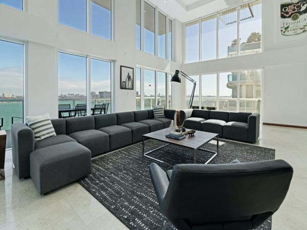 Luxury Six Bedroom Penthouse in North Bay with Pool & Village Amazing View